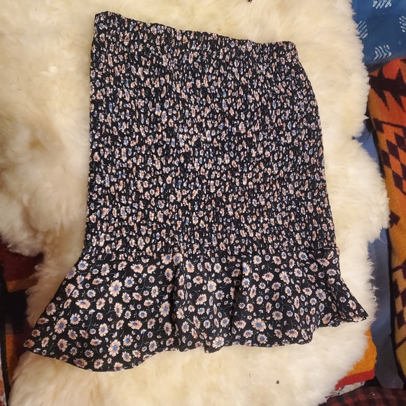 2 BELLA Matching Floral Ruched Set with Ruffle Skirt - Picture 4 of 9